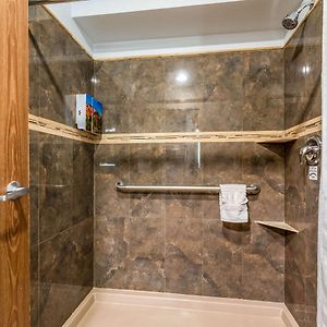 Deluxe King Suite Patio Whirlpool Bath Non-Smoking